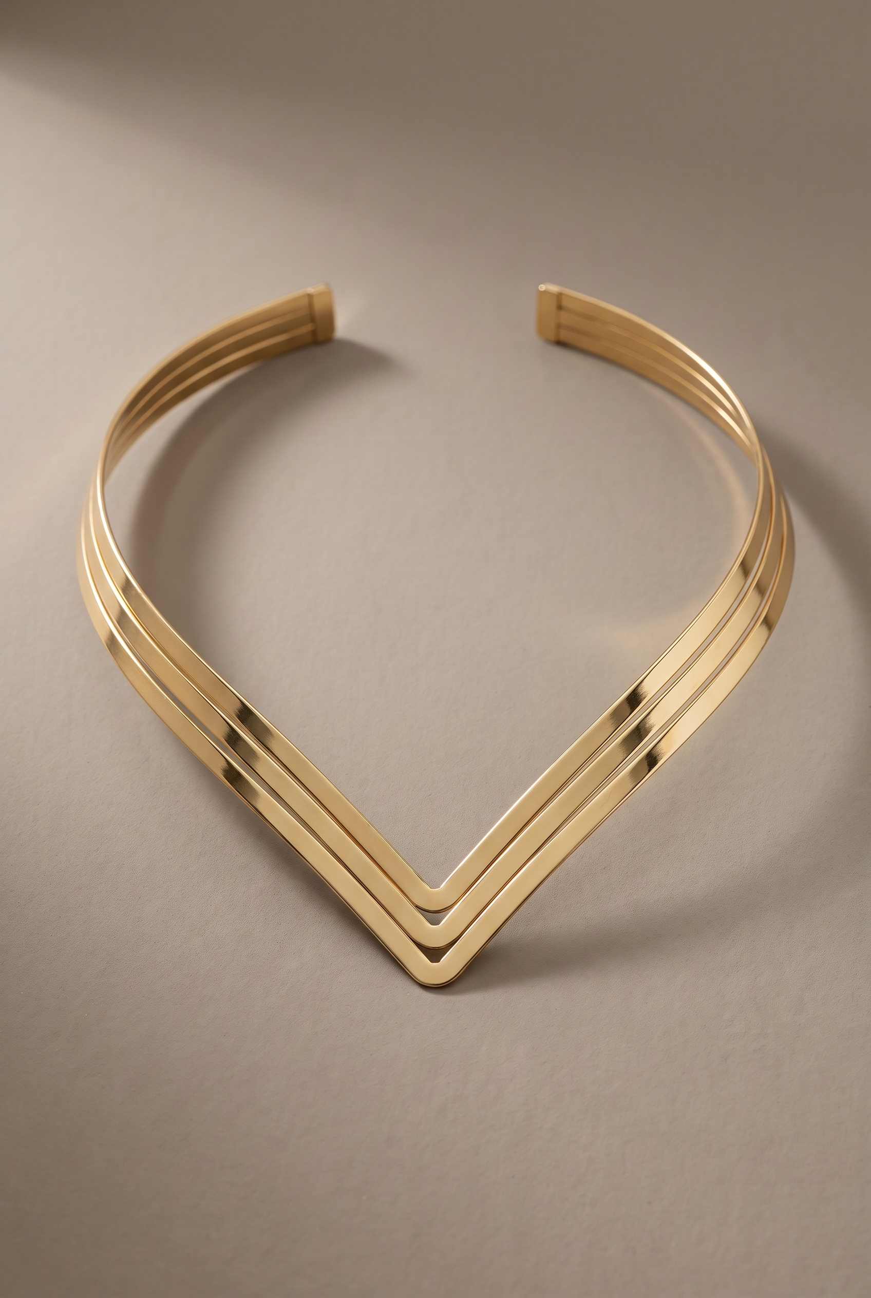 DropIQ triple-band V-shaped torque collar in gold